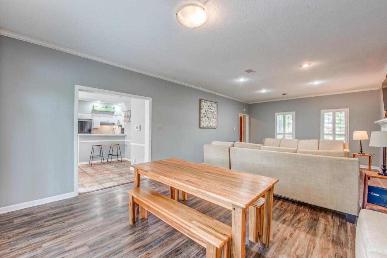 Cozy In Cordova-- Close To I-40 *