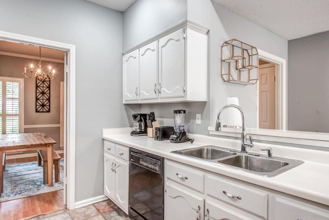 Cozy In Cordova-- Close To I-40 Holiday home *